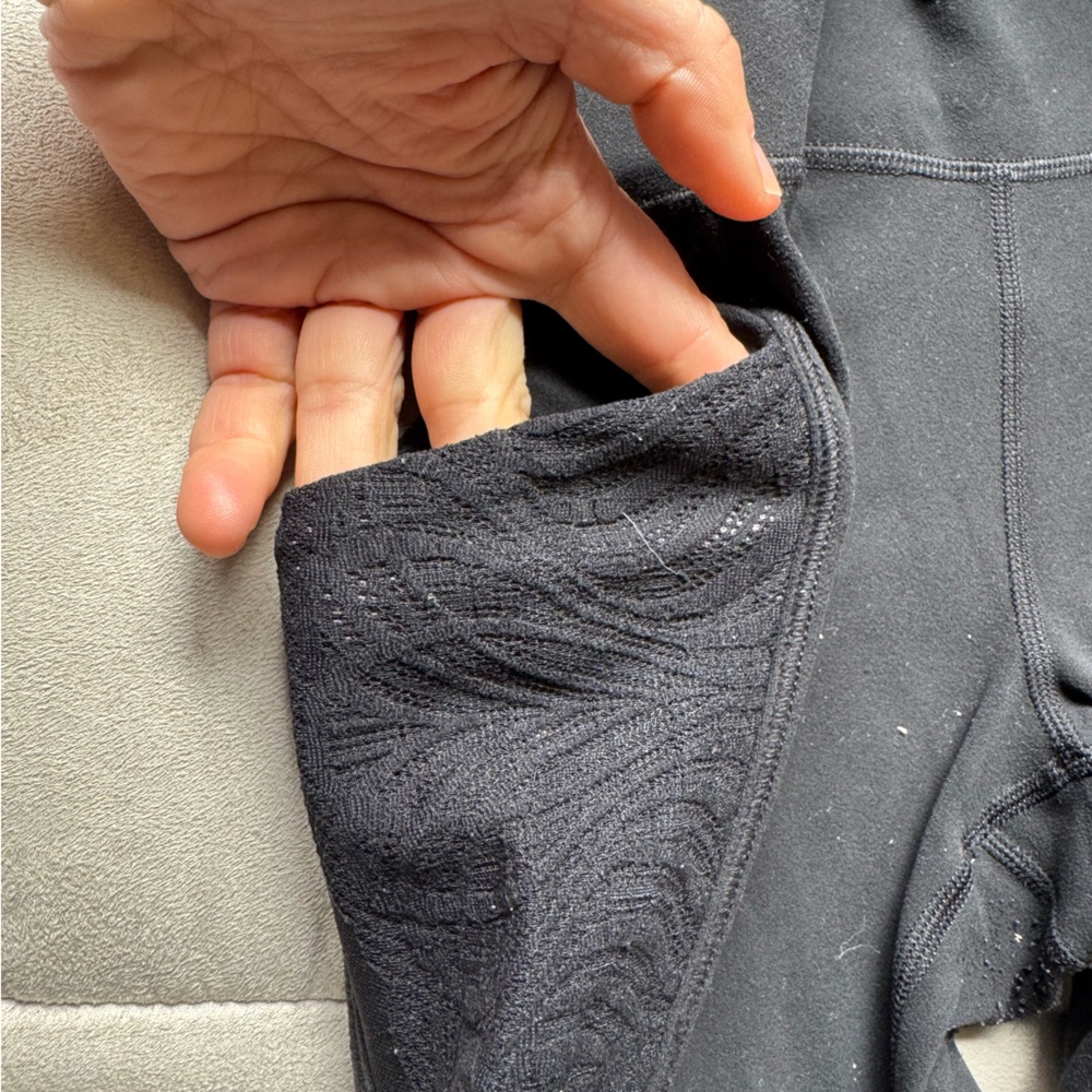Athleta Black Salutation Stash B Lace Legging 7/8 Length - Picture 8 of 10